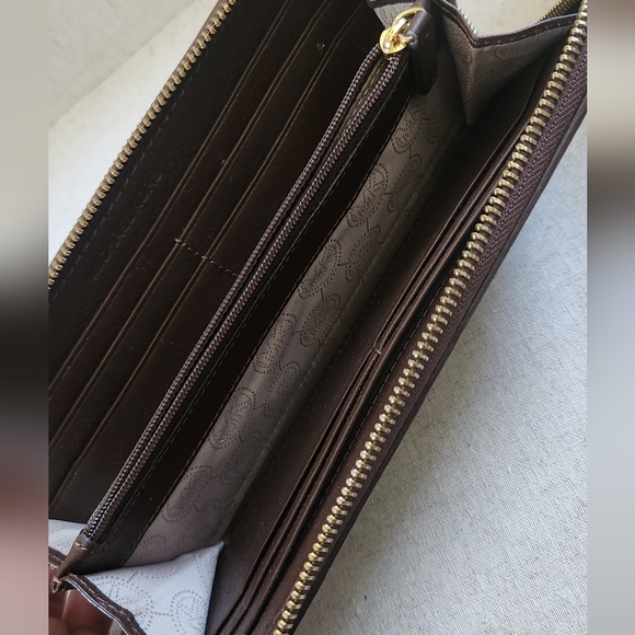 Authentic MK wallet - Picture 2 of 4
